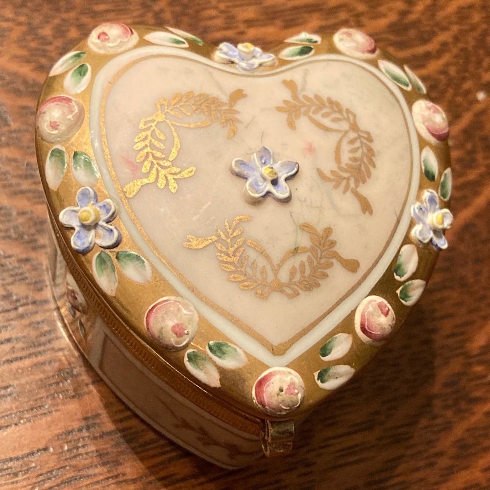 Heart-Shaped Floral jewel Box porcelain gold details. Vintage 1940’s France.